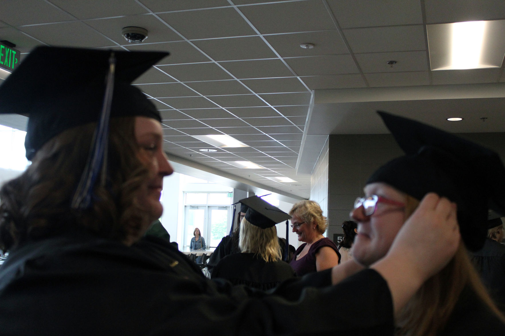 060419-ctzn-news-dsl-grad002.jpg